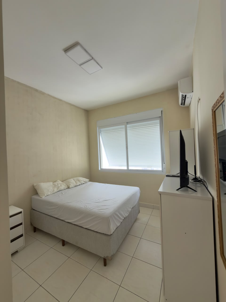 Suíte com cama de casal